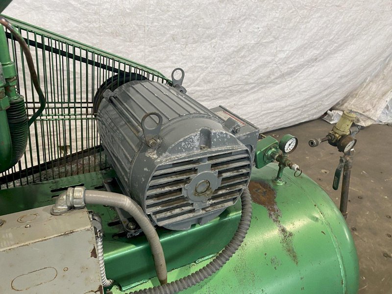 10 HP DAYTON SPEEDAIRE PISTON TYPE AIR COMPRESSOR. STOCK # 1054922