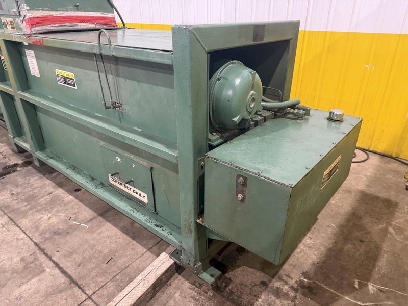 30" X 42" BALEMASTER MODEL #360A CLOSED DOOR HORIZONTAL HYDRAULIC BALER: YOBRO #25089