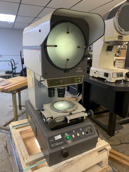 12" MITUTOYO Model PH-H3000F Bench Top Vertical Beam Optical Comparator / Profile Projector