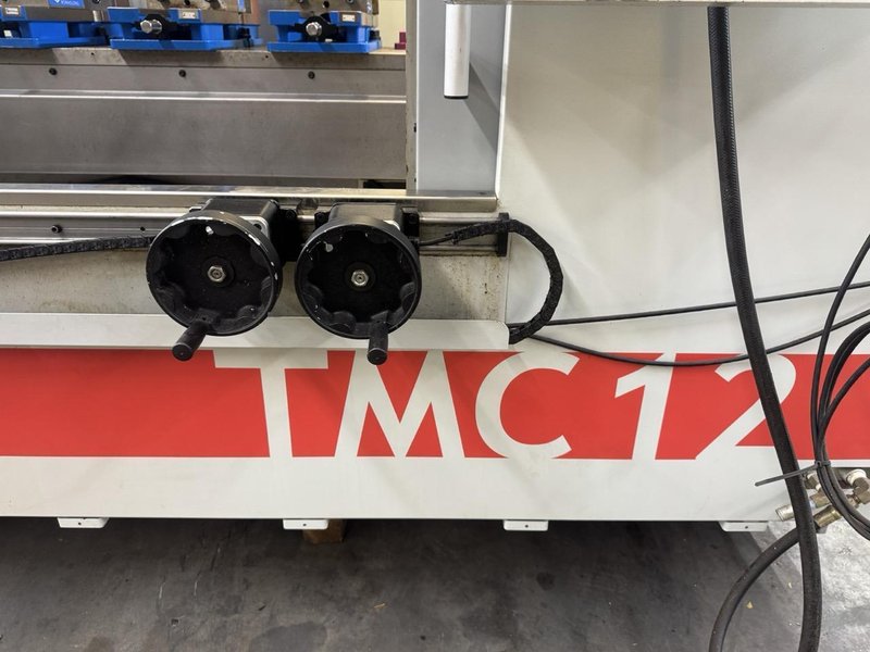 Trak TMC12 VMC, 2021 – 4th Axis, Electronic Handwheels, Chip Auger, Vises and Tooling