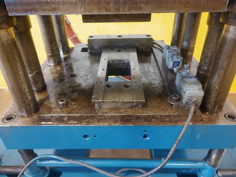 12 TON AIRAM 4-POST PNEUMATIC CUTOFF PRESS: STOCK #13204