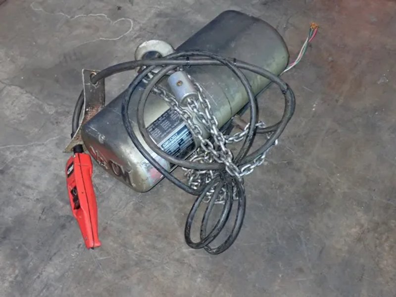 Cm Hoist 16 Fpm 1/2hp Electric Chain Hoist - Model F