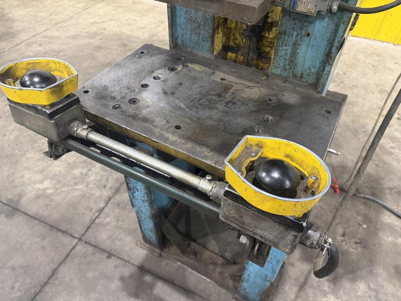 4 TON MULTIPRESS MODEL #WR37TM C-404FS1 C FRAME HYDRAULIC PRESS: YOBRO #24729