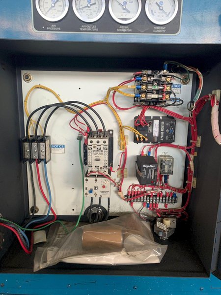 10 HP QUINCY ROTARY SCREW AIR COMPRESSOR. STOCK  # 0685124