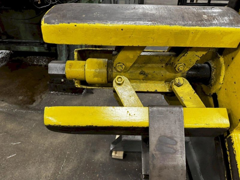 2500 LB X 12" AMERICAN MODEL #60 PULL OFF COIL REEL UNCOILER: YOBRO #23922