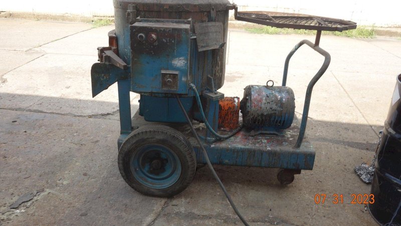 carver model 2cg portable mixer on wheels
