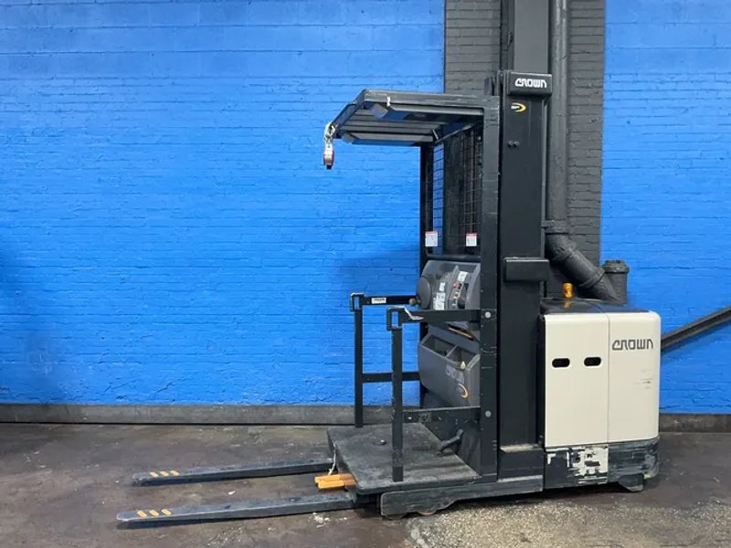 Crown 3000 Lbs Electric Order Picker - Sp3510-30