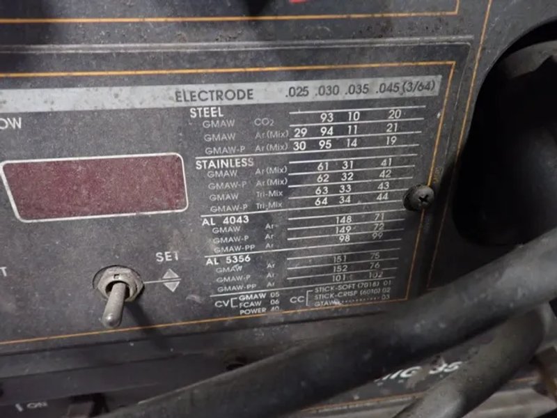Lincoln Electric  350 A Welder  - Power Mig 350mp