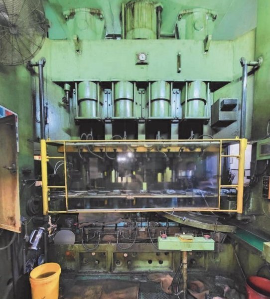 500 Ton Aida Transfer Press, Model FTO, 17" STR, 31" Die Height, 4" ADJ, 98" X 39" BA, 12-23 SPM VARI, 4 Stage Trans, Cushions