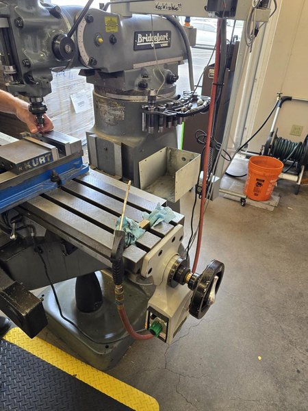 HARDINGE-BRIDGEPORT SERIES I Vertical Miller - 2HP, Newall DRO, Power Feeds, Kurt Vise