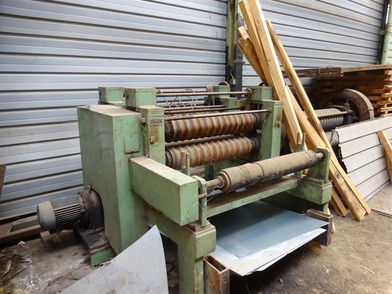 Eichener - straightening corrugated plates