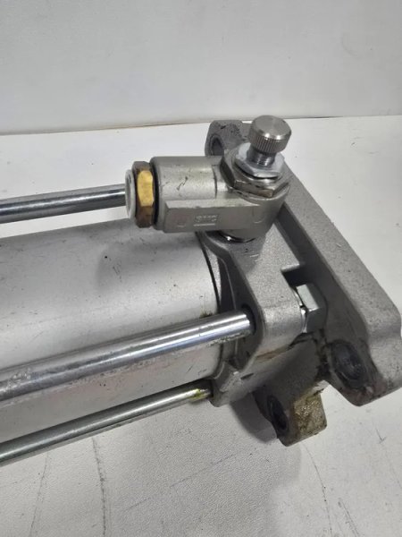SMC CNA2B80TN-600-D DOUBLE ACTING SINGLE ROD CYLINDER W/LOCK USED
