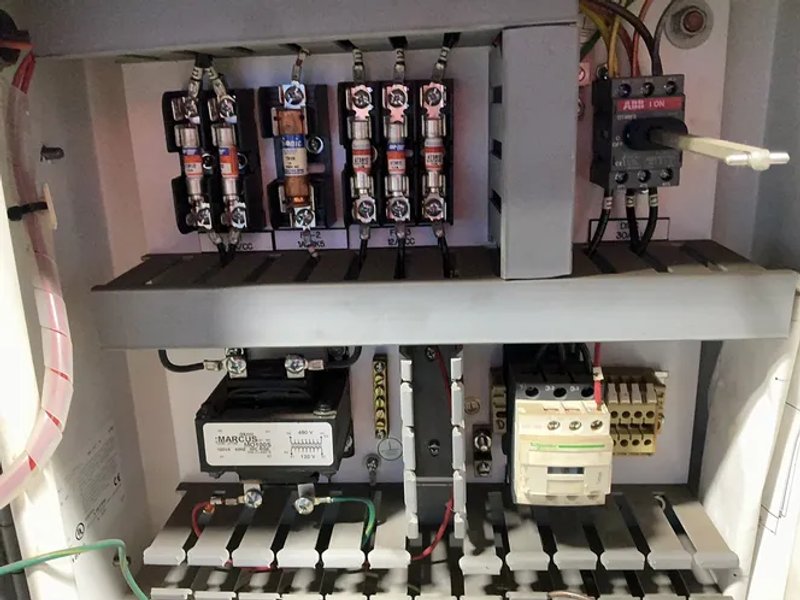 Eec  Electrical Distribution Unit  - 08-12-j-121472