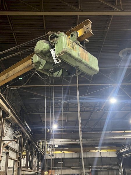 3000 LBS (1.5 TON) P&amp;H MOTORIZED POWER CABLE HOIST: STOCK 18433