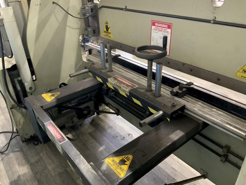 60 TON X 8' ACCURPRESS ADVANTAGE HYDRAULIC PRESS BRAKE: STOCK #81386