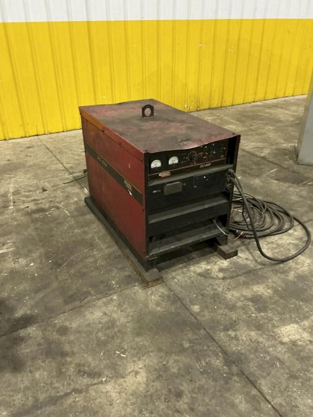 600 AMP LINCOLN MODEL DC-600 WELDER: YOBRO #26007