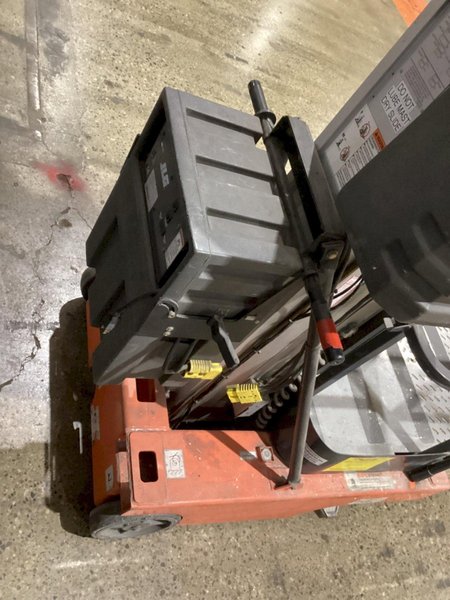 JLG 12SP VERTICAL MAN LIFT USED