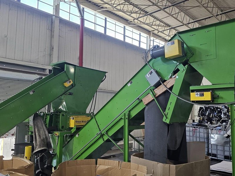 Ameri-Shred AMS-21030-PT Shredder, 2015 – Set up for Plastics.