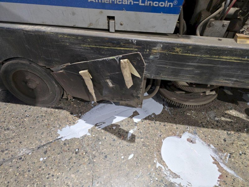CLARKE 505-230 LP FLOOR SCRUBBER USED SLIGHT DAMAGE