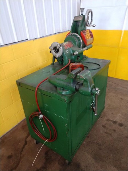 RIDGID 300 &amp; 925 PORTABLE PIPE GROOVER WITH TOOL BOX BENCH: STOCK #13035