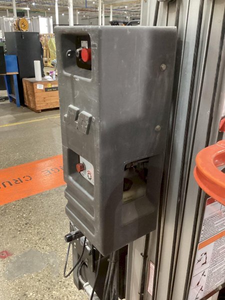 JLG 12SP VERTICAL MAN LIFT USED