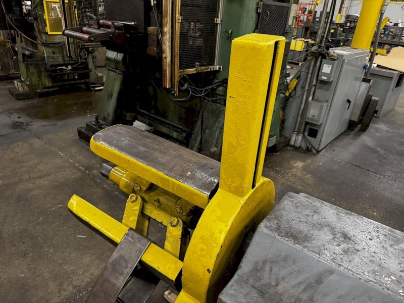 2,500 LB X 12" AMERICAN MODEL 60 UNCOILER. STOCK # 0883925