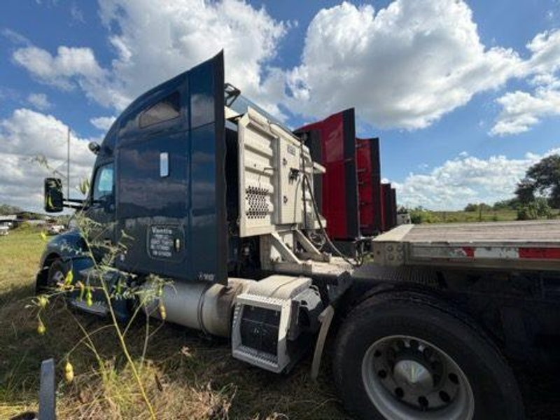 Kenworth T680 Sleeper Semi Truck Tractor, 2017 – Class 8 Diesel, 1,108,202 Miles