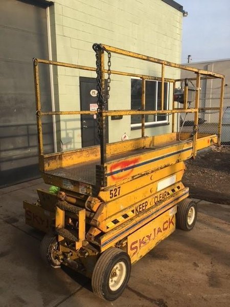 18' SKYJACK MAN LIFT STOCK #2957