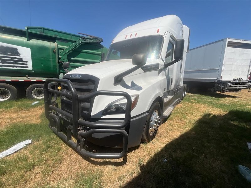 2021 Freightliner Cascadia 1FUJHHDR2MLML7306