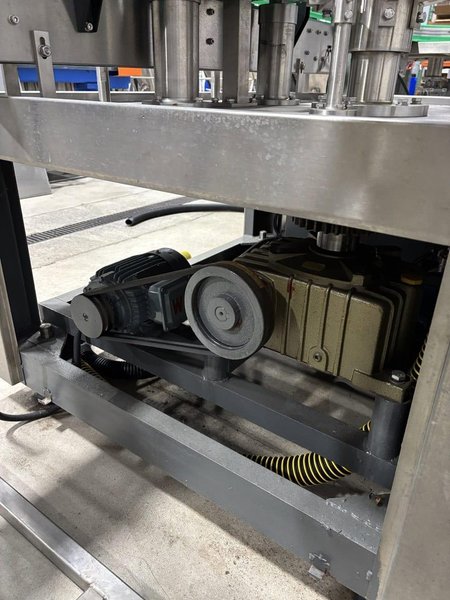 Zhangjiagang Bottling Line for Glass Bottles with Bottle Washer, Filler, Crowner, and Labeler