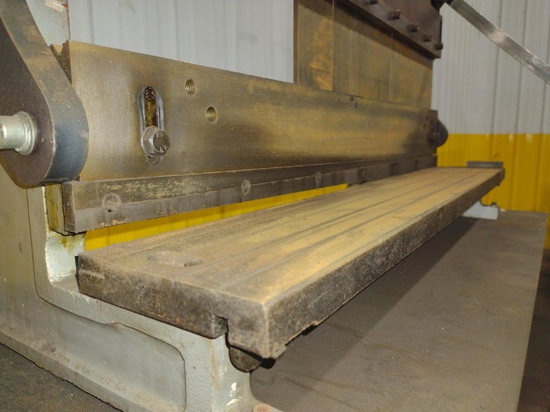 BENCH TOP SHEAR, BRAKE &amp; ROLL MACHINE: YOBRO #26222