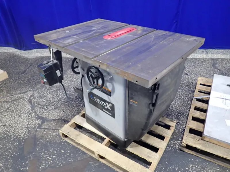 Delta  40" X 27" Table Saw  - 36-r31x