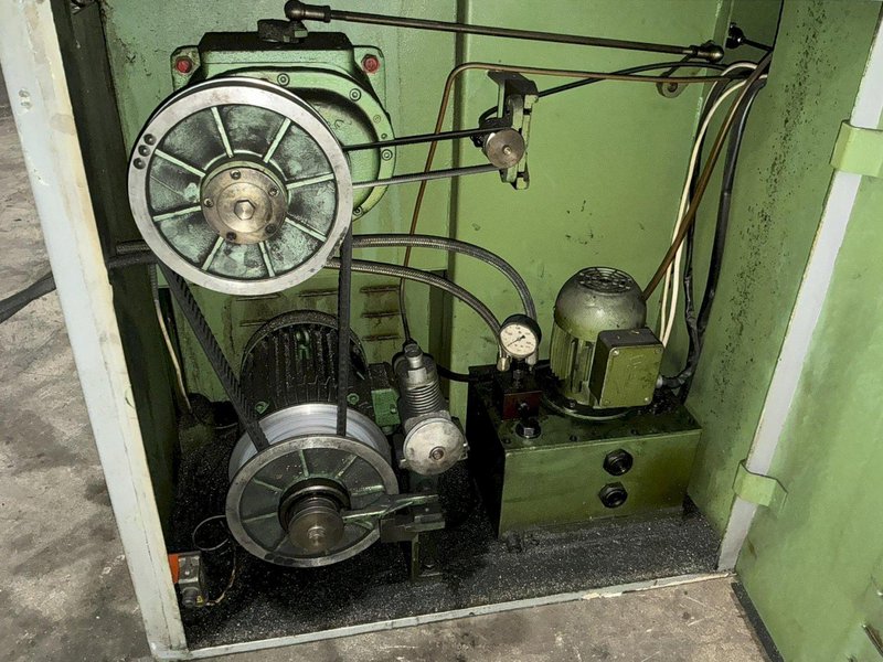 40" DAKE JOHNSON MODEL #VH-40 VERTICAL BAND SAW: STOCK #26286