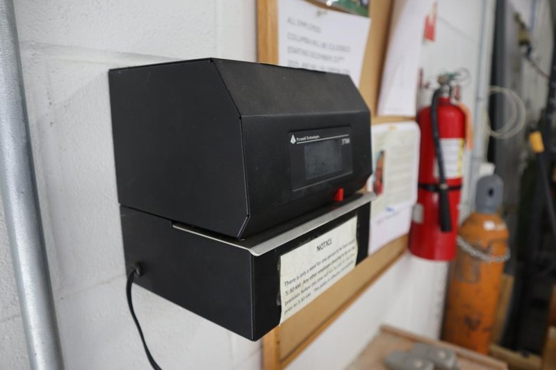 Pyramid Technologies Model 3700 Time Clock with Time Cards- Auction Item