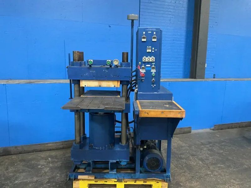 17” X 17” X 5” Hydraulic Compression Molding Machine