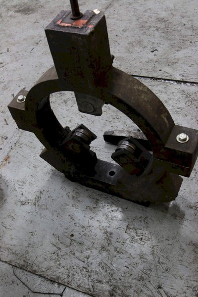 19" 3 POINT ROLLER TYPE STEADY REST:  STOCK #68325
