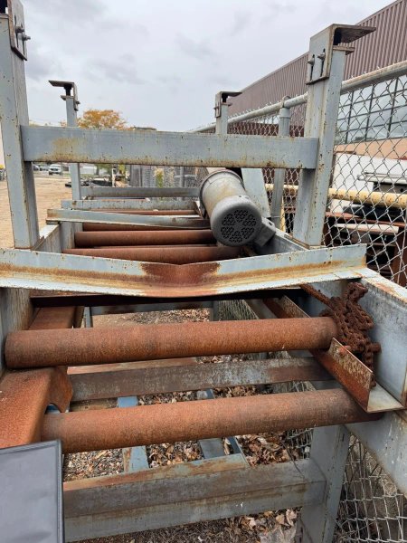 30'  OF HEAVY DUTY POWERED CHAIN DRIVEN ROLLER CONVEYOR 33" WIDE