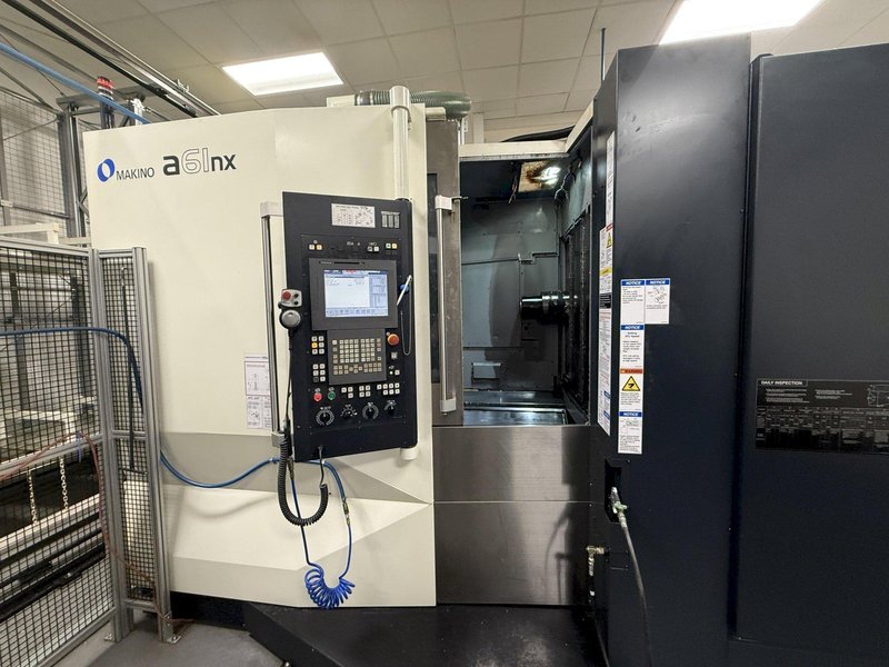 2014 Used Makino MMC2 with (3) Makino a61nx - 30 Station Pallet Pool FMS For Sale