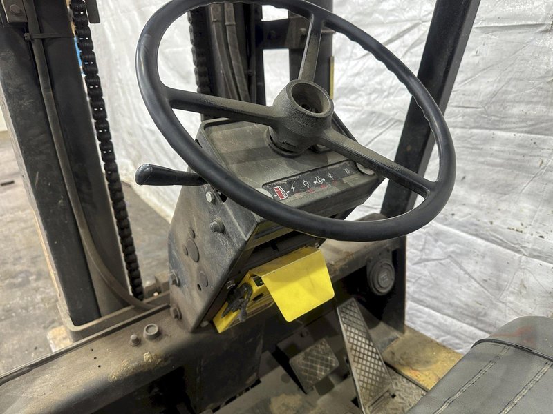 8000 LBS CATERPILLAR  MODEL T80D LP GAS FORKLIFT: STOCK #77665