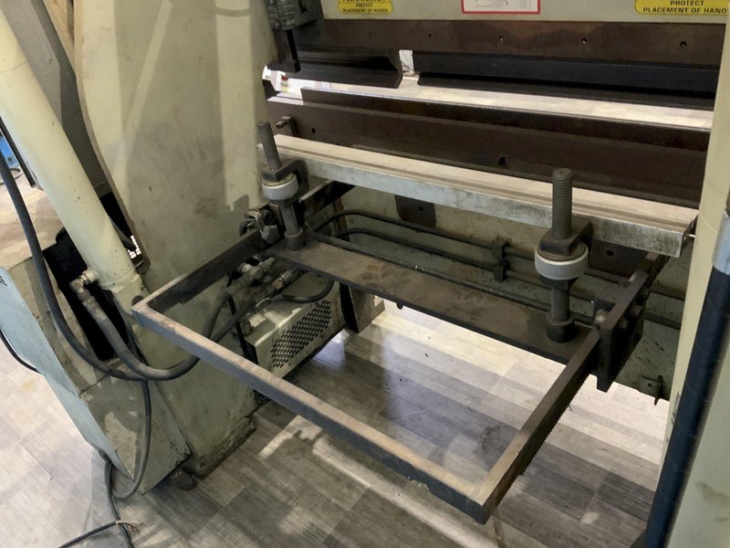 60 TON X 6' ACCURPRESS MODEL #7606 HYDAULIC PRESS BRAKE : STOCK #81068