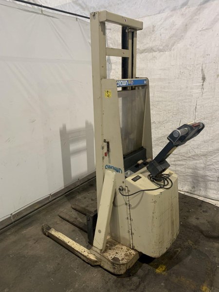 CROWN 20MT ELECTRIC LIFT. STOCK # 1164623.