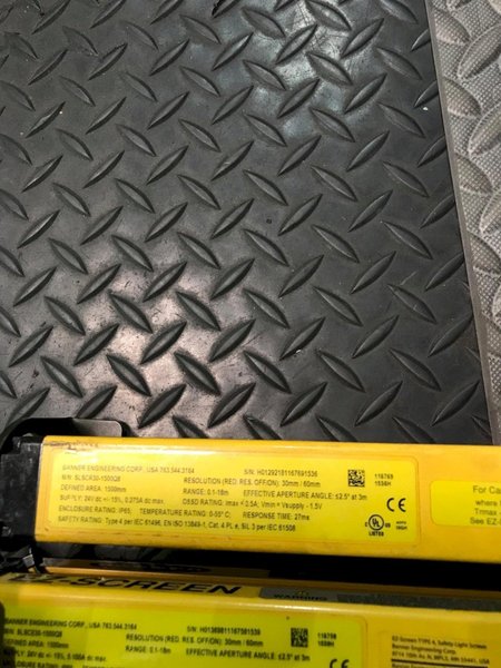 BANNER SLSCR30‑1500Q8 + SLSCE30‑1500Q8 Safety Light Curtain USED