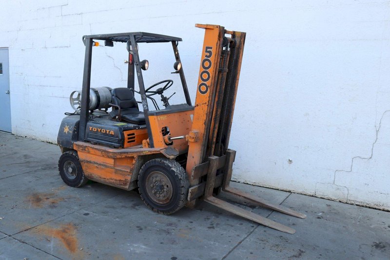 5,000 LB TOYOTA FORKLIFT: STOCK #63915
