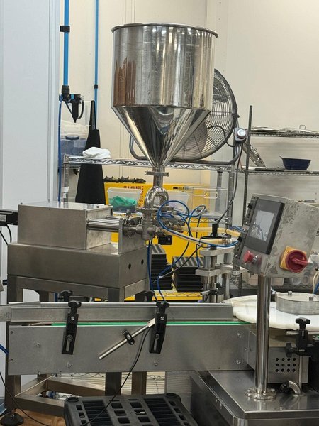 YQ MACHINERY CO YQLP-100 Bottle Unscrambler and YQGZ-50 Automatic Liquid Filling and Capping Machine for CBD, Vape, Oils, Tinctures, 2018