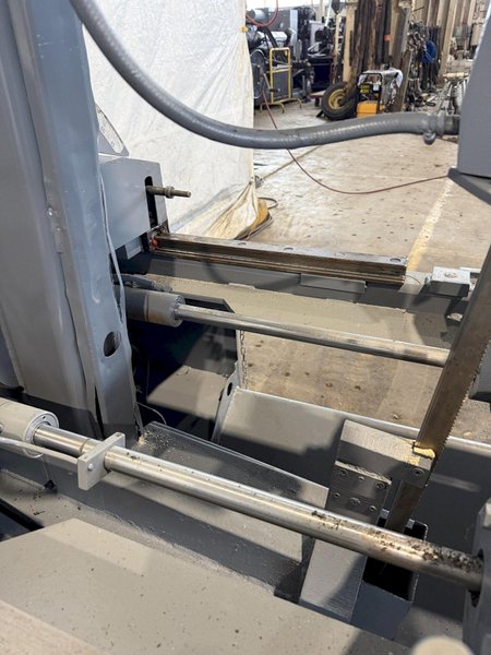 18" X 20" HYDMECH V-18 VERTICAL BANDSAW. STOCK # 0664225