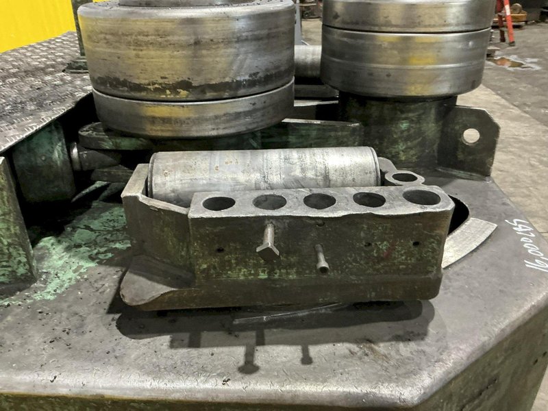 6" x 6" x 1/2" ROUNDO MODEL R-6-S HYDRAULIC ANGLE BENDING ROLL, WITH EXTRA TOOLING: YOBRO #26375