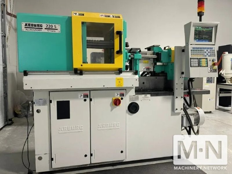 17 TON .05 OZ ARBURG MODEL 220S-150-35 INJECTION MOLDING MACHINE MFG 2000 WITH VERY LOW HOURS