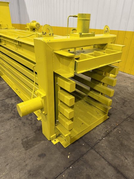 30" X 36" SELCO MODEL #HSO-107-A AUTO-TIE HORIZONTAL HYDRAULIC BALER: YOBRO #24559