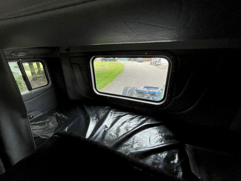 2010 Peterbilt 367 Flat Top w/36” Sleeper