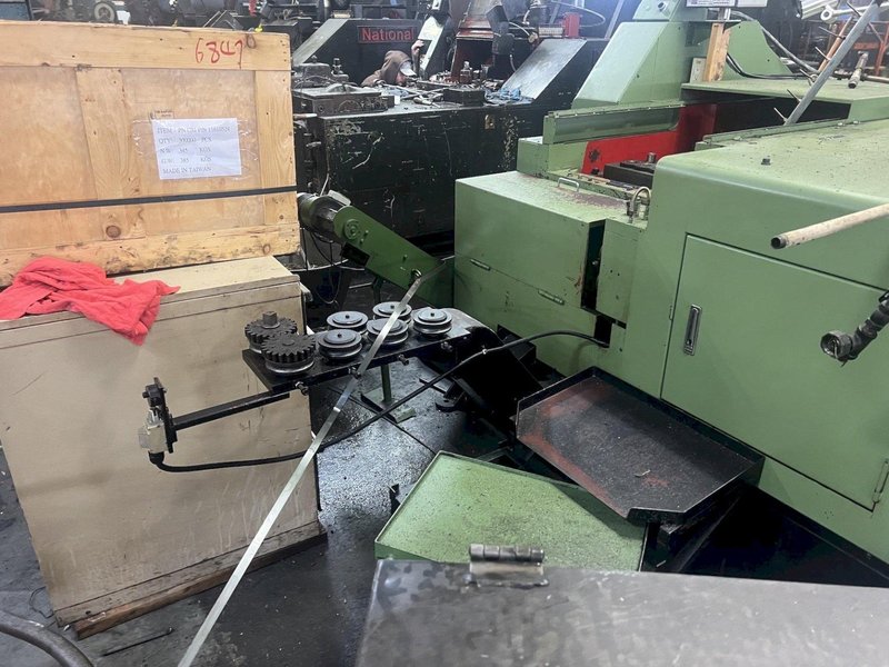 Dah-Lian Model NF 17B-6S Six Die Nut Forming Machine